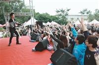 歌手陳勢安演唱，人氣超旺！
