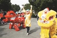 舞龍舞獅祝淡江「生日快樂」！