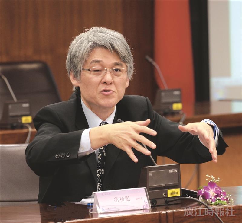 行政副校長高柏園在「產學合作共創榮耀」座談會中與企業代表交流。（攝影／李鎮亞）