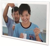 行動化學館第23站鎮海國中學生開心作實驗。