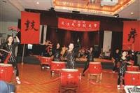 北加州校友會的舉辦「2012年會暨新春聯歡會」中，大鼓表演展現出新春的精氣神。（圖／北加州校友會提供）