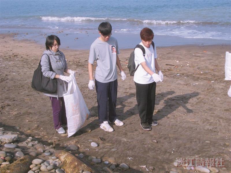 淨攤、行無礙、陽光基金會體驗，服務學習更多元，範圍擴大，愛心更無限。（圖／學務處提供）