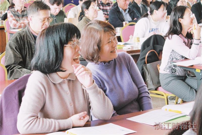 在「學習成果評量命題信效度的原則與策略」綜合討論上，發表踴躍。（攝影／李鎮亞）
