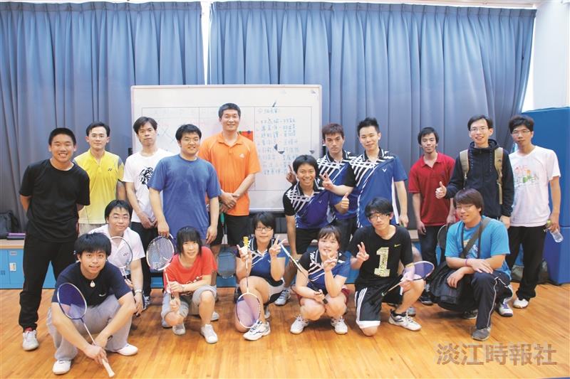 數學系於17日舉辦系友大會暨系友盃聯誼球賽。（圖片／數學系提供）