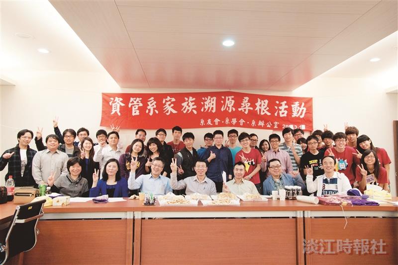 資管系17日舉辦家族溯源尋根活動，邀請校友返校分享。（圖片／資管系提供）