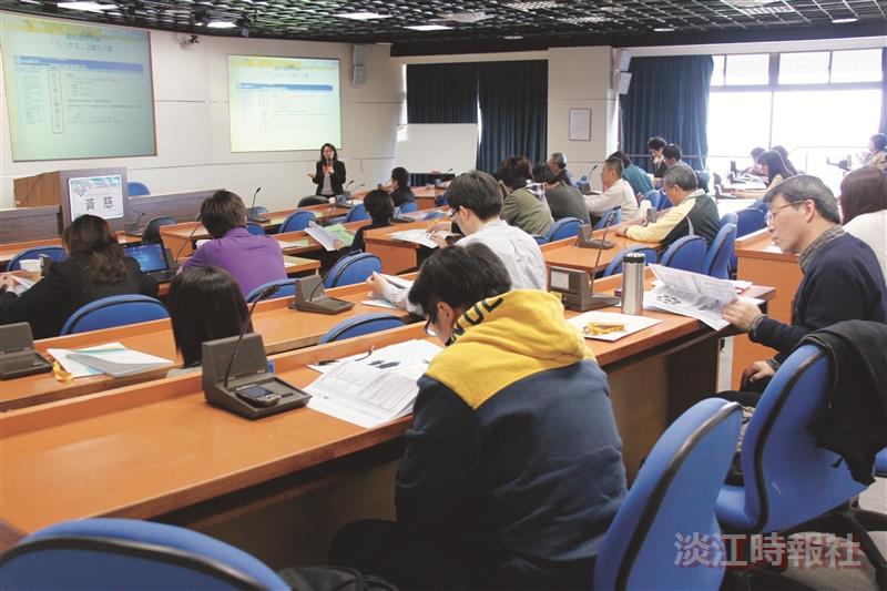 遠距組舉辦「數位學習優良教材與推廣經驗分享暨期中成果發表會」中，校內外參與北區跨校數位學習學程的教職員出席參與。（圖片／遠距組提供）
