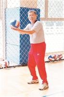 教學長跑40年 致力推動排球人生觀 體育處教學組專任教授 黃德壽