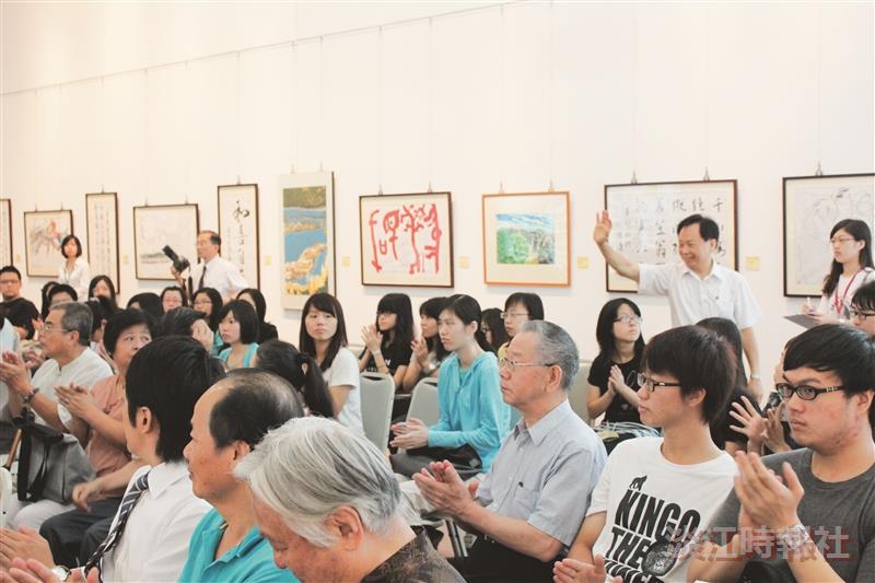 張校長讚產學合作模範 e筆藝術展吸睛 繪畫賽拿獎金