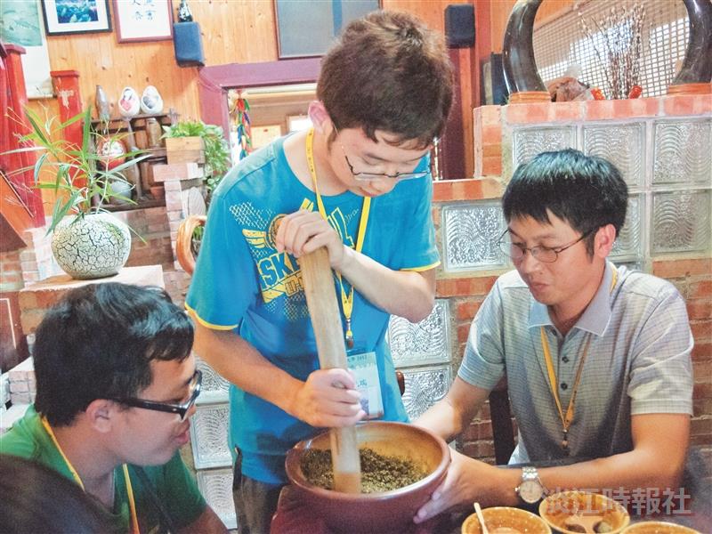 秋季出遊去 境外生體驗客家文化
