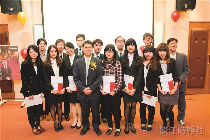 保險系 2百位系友再聚首