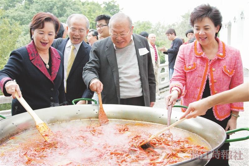 熱情奔放西語系慶 校友齊聚憶半百