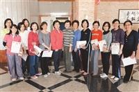 女聯會健走13人全勤 暖冬火鍋盡興