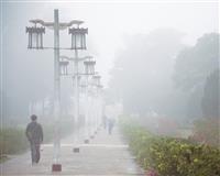 濃霧來了 校園一度迷濛