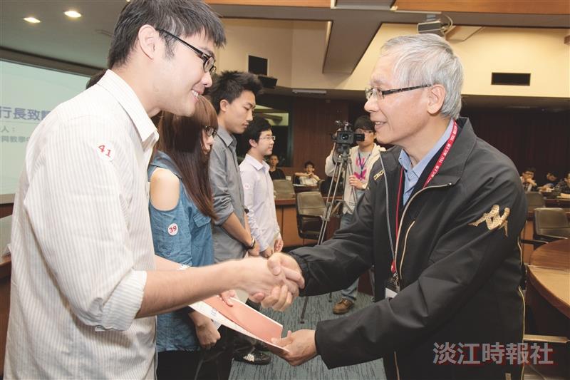 【教學卓越】60優秀教學助理授獎 鄭欽模分享英語教學