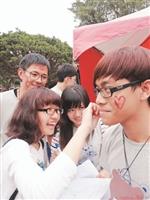 聯合校友會操刀 各地名產涮嘴 mini臺灣塞進黑天鵝