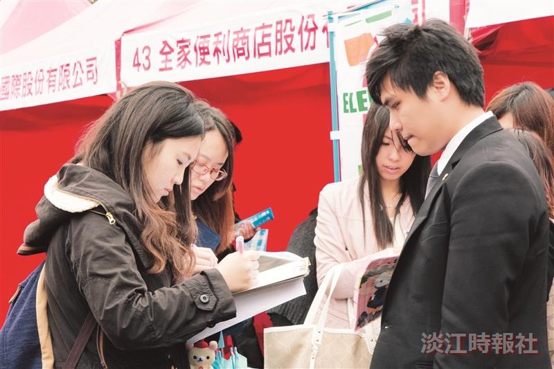 職場卡位前哨站 校園徵才博覽會爆人潮