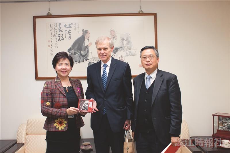 A Speech on Cross-Strait Relations by Dr. Bush