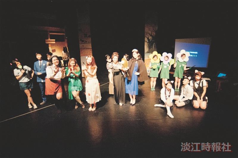 德文系首度畢業公演 賦予童話新生命