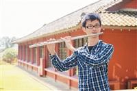 校園話題人物>化學二戴良宇 長笛獨奏冠軍 勇於挑戰 以笛會友