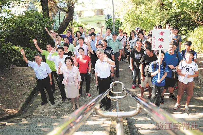 7千餘新生初登克難坡