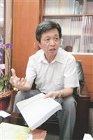 文學院院長林信成用數位科技整合文學院各系特色