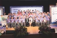 本校獲體育績優學校獎 副校長葛煥昭代表受獎