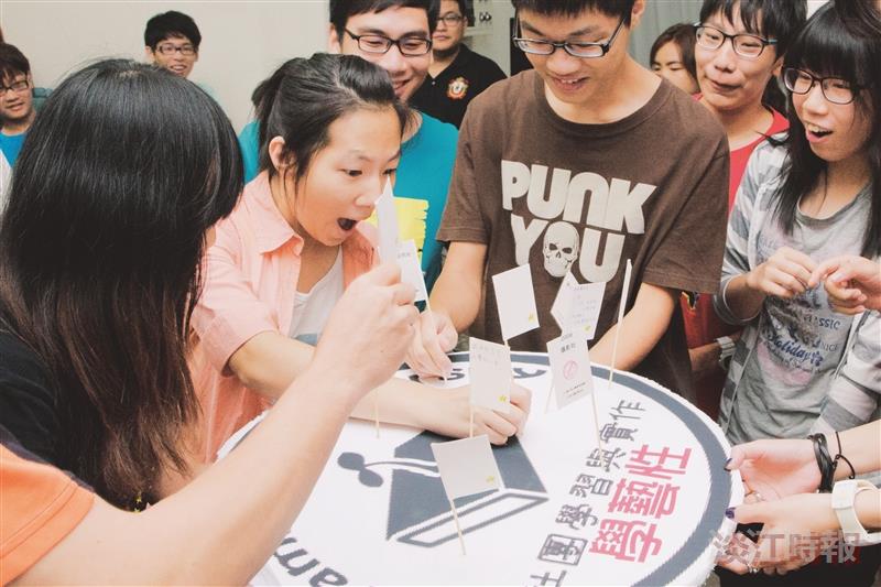 社團認證長 插旗推社務 社團招生 員林高中校友會 獲冠