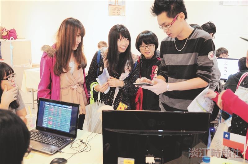 資管週15畢製作品 黑天鵝展現成果