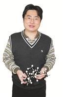 【專任教師評鑑優等獎】董崇民  保持教學熱忱 重視上課互動