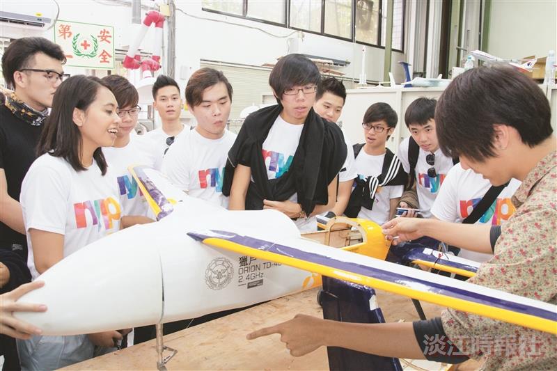 南洋理工63人來訪 驚嘆機器人航太實驗