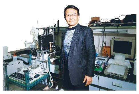何啟東專研太陽能淡化海水
