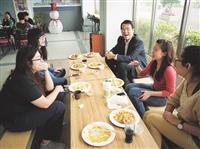 下廚宴師長  語言一獲排球冠