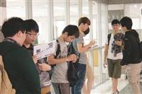 期中考前 圖館湧排隊潮