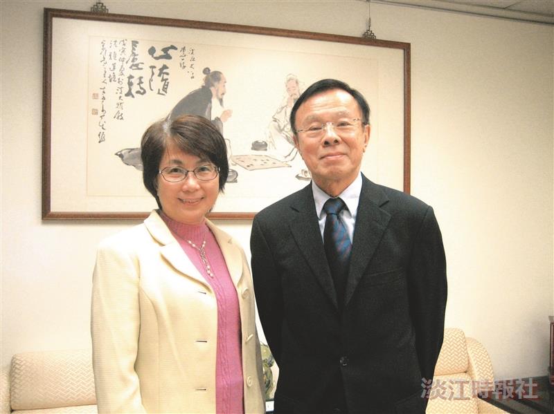 校友劉敦仁贈逾3千書