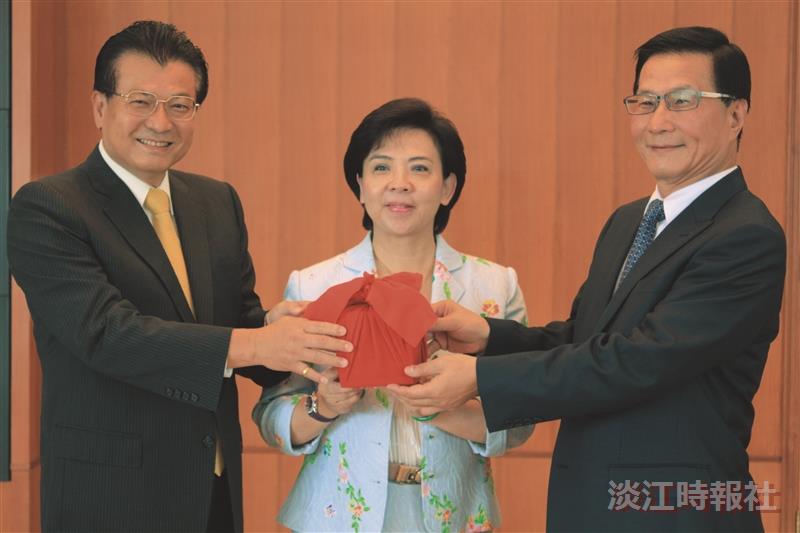 新舊主管交接 張家宜掌第11任校長
