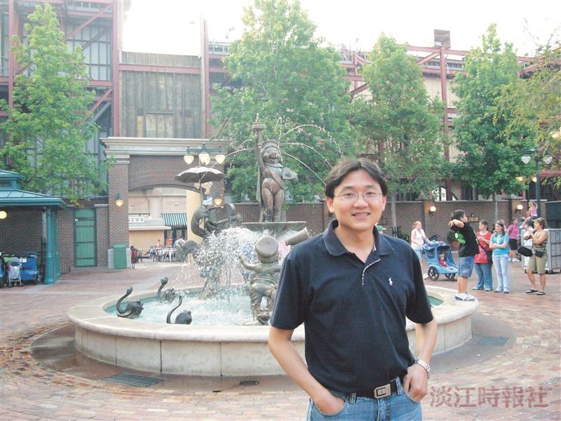 商管學院公行系系主任李仲彬