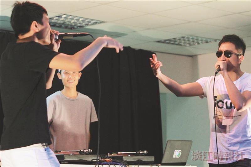 Put your hands up !