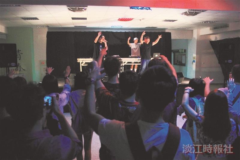 Put your hands up !