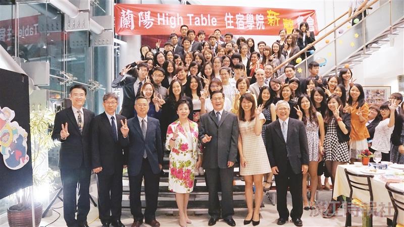 The High Table Dinner Has 400 Guests