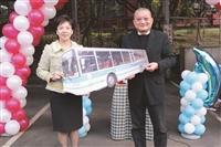 大都會贈本校2交通車
