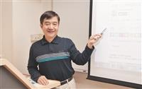 專任教師評鑑傑出獎 落合由治 時時提醒學生學習態度