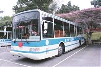 大都會贈本校2交通車