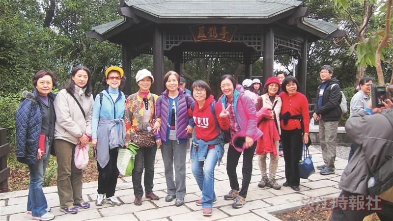 員福會48人健行 賞美景 探礦坑