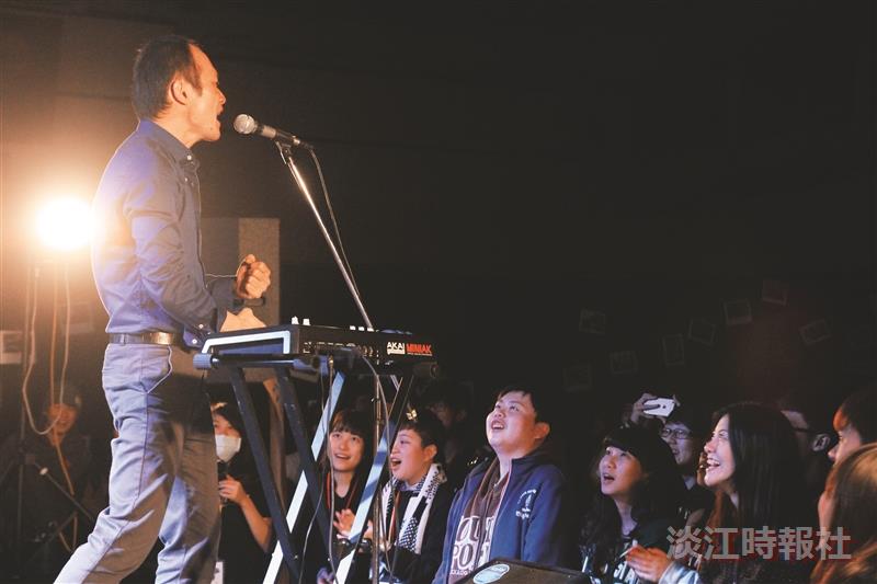 覺軒Live House 4百人嗨唱