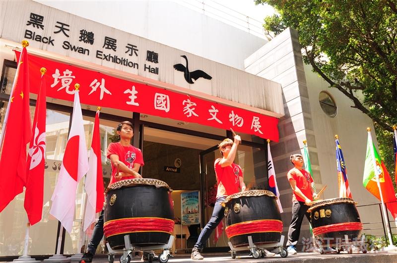 醒獅大鼓敲響境外生文物展