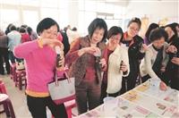 女聯夯手作 體驗化學遊樂趣