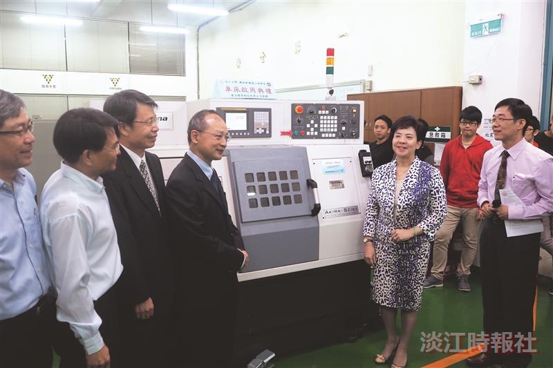 校友張俊祥贈校270萬教學設備