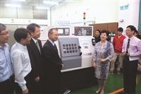 校友張俊祥贈校270萬教學設備