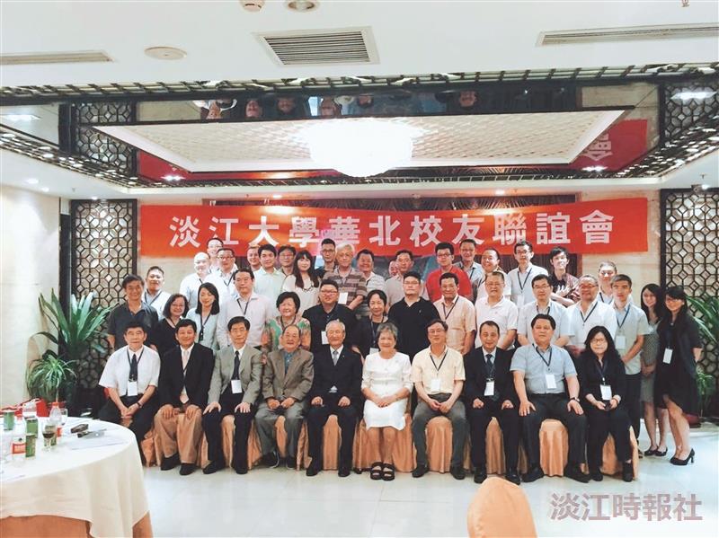 胡宜仁北京授旗華北校友會