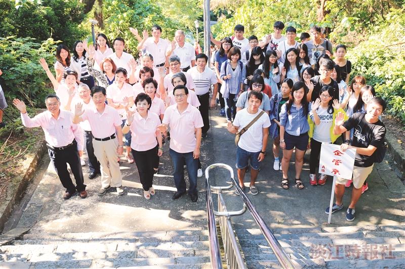 新鮮人登克難坡轉淡江人
